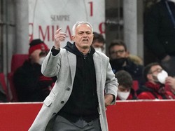Mourinho Tidak Suka Performa Roma dan Wasit