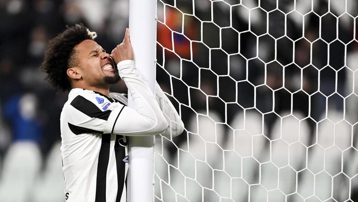 Juventus Weston McKennie reacts after missing a scoring chance during the Italian Serie A soccer match between Juventus and Napoli at the Allianz stadium in Turin, Italy, Thursday, Jan. 6, 2022. (Fabio Ferrari/LaPresse via AP)