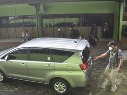 Penyidik KPK Amankan Dua Koper Berkas Terkait Suap Wali Kota Bekasi