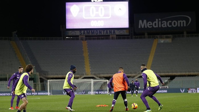 FLORENCE, ITALY - JANUARY 06: General view of players and stadium at the postponed Serie A match between ACF Fiorentina and Udinese Calcio at Stadio Artemio Franchi on January 6, 2022 in Florence, Italy. (Photo by Gabriele Maltinti/Getty Images)
