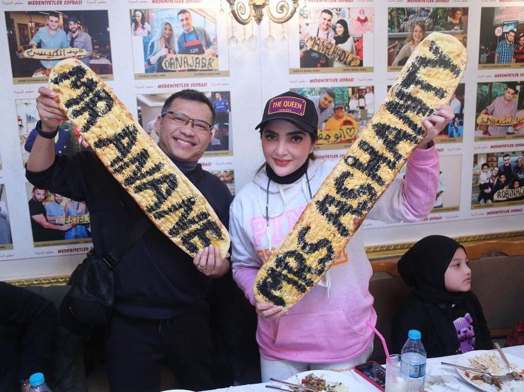 Liburan di Turki, Ashanty Bersantap di Restoran Chef CZN Burak