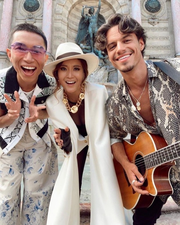 Mencuri Pakaian dengan Busana Serba Branded