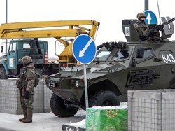 Penampakan Kendaraan Tank Rusia Keluar dari Krimea