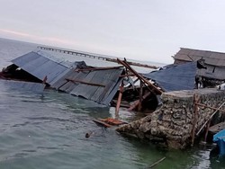 Rumah Wakatobi Sultra Terbang ke Laut Usai Diterjang Angin