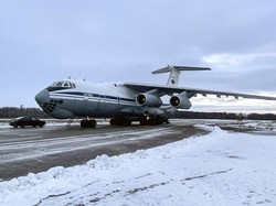 Derita Turis di Kazakhstan: Semalam di Pesawat, Suara Tembakan Terus-terusan