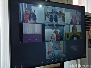 Eks Bupati Kuansing Divonis 4 Tahun Bui Kasus Korupsi Rp 7,4 M Eks Bupati Kuansing Divonis 4 Tahun Bui Kasus Korupsi Rp 7,4 M