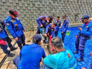 Aksi 3 Jam Penyelamatan Bocah Terjepit di Kolam Renang Pamulang