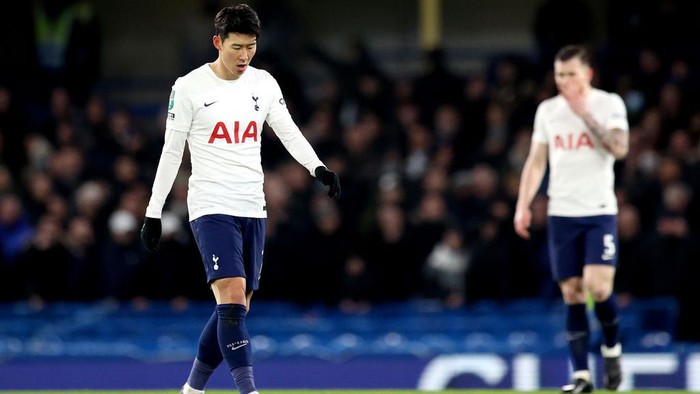 LONDON, ENGLAND - JANUARY 05: Heung-Min Son of Tottenham Hotspur reacts to Chelsea scoring there first goal during the Carabao Cup Semi Final First Leg match between Chelsea and Tottenham Hotspur at Stamford Bridge on January 05, 2022 in London, England. (Photo by Alex Pantling/Getty Images)