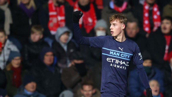 SWINDON, ENGLAND - JANUARY 07: Cole Palmer of Manchester City celebrates after he scores his sides fourth goal during the Emirates FA Cup Third Round match between Swindon Town and Manchester City at County Ground on January 07, 2022 in Swindon, England. (Photo by Catherine Ivill/Getty Images)