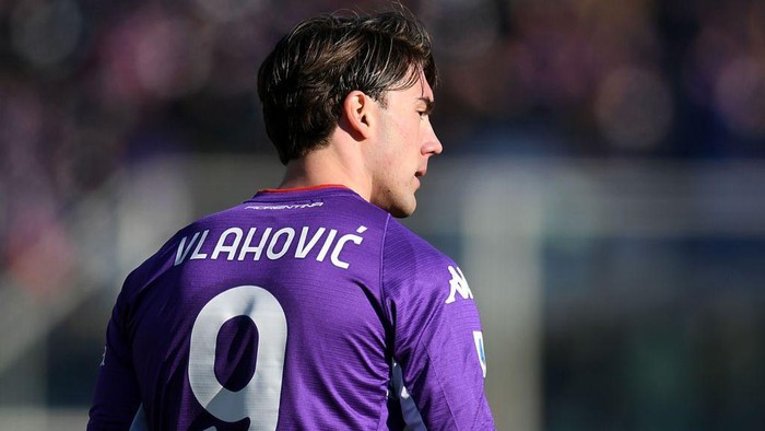 FLORENCE, ITALY - DECEMBER 19: Dusan Vlahovic of ACF Fiorentina looks on during the Serie A match between ACF Fiorentina and US Sassuolo at Stadio Artemio Franchi on December 19, 2021 in Florence, Italy. (Photo by Alessandro Sabattini/Getty Images)