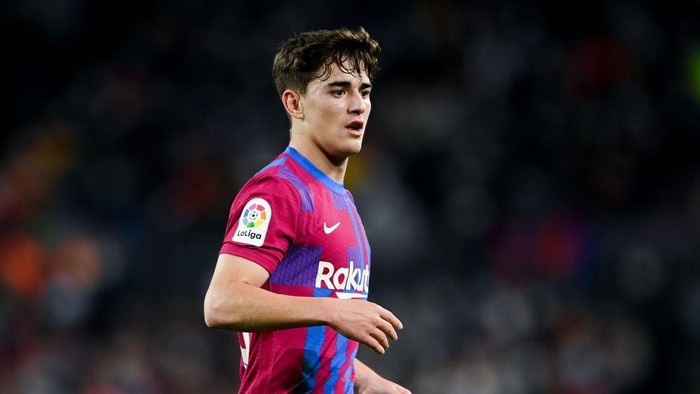 BARCELONA, SPAIN - NOVEMBER 20: Pablo Martin Paez Gaviria Gavi of FC Barcelona looks on during the La Liga Santander match between FC Barcelona and RCD Espanyol at Camp Nou on November 20, 2021 in Barcelona, Spain. (Photo by David Ramos/Getty Images)