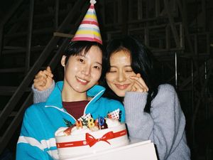 Jisoo BLACKPINK-Jung Hae In Bagikan Momen Terakhir Bersama Kim Mi Soo