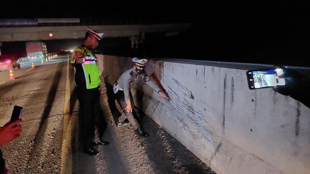 Kecelakaan maut terjadi di ruas tol Palembang-Lampung Seorang mahasiswa tewas akibat mobilnya mengalami kecelakaan usai menghindari jalan berlubang. (dok Istimewa)