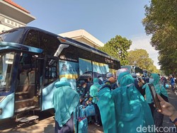 Dua Tahun Terhenti, 303 Jemaah Haji NTT Kembali Diberangkatkan