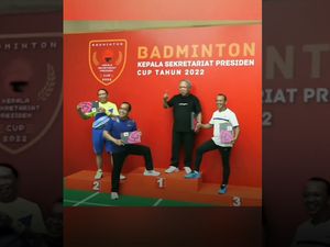 Aksi Seru Menteri PUPR Basuki Juarai Pertandingan Badminton