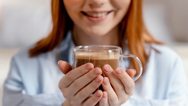 Konsumsi kafein sebelum tidur bisa menyebabkan insomnia di malam hari.