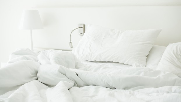 Lingkungan tidur yang tak nyaman bisa memicu insomnia di malam hari.