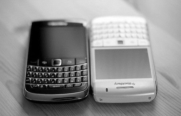 Ponsel QWERTY pertama/ Foto: pinterest.com/We Heart It Ponsel QWERTY pertama