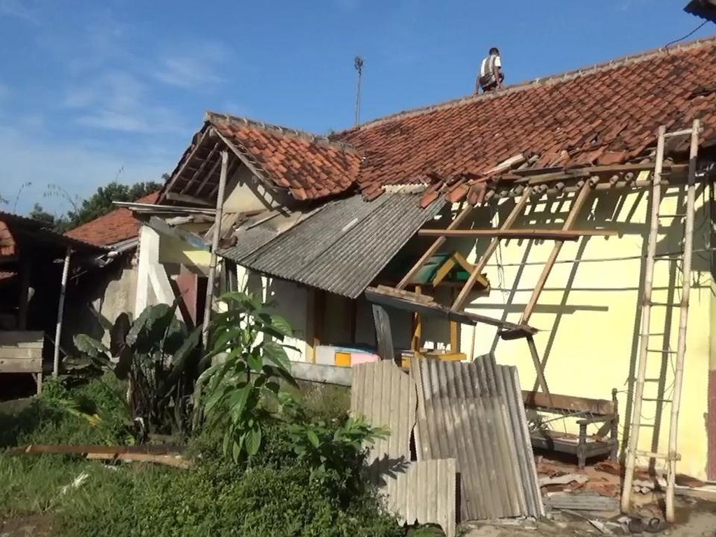 Sejumlah Rumah Warga di Purwakarta Rusak Diterjang Angin Puting Beliung