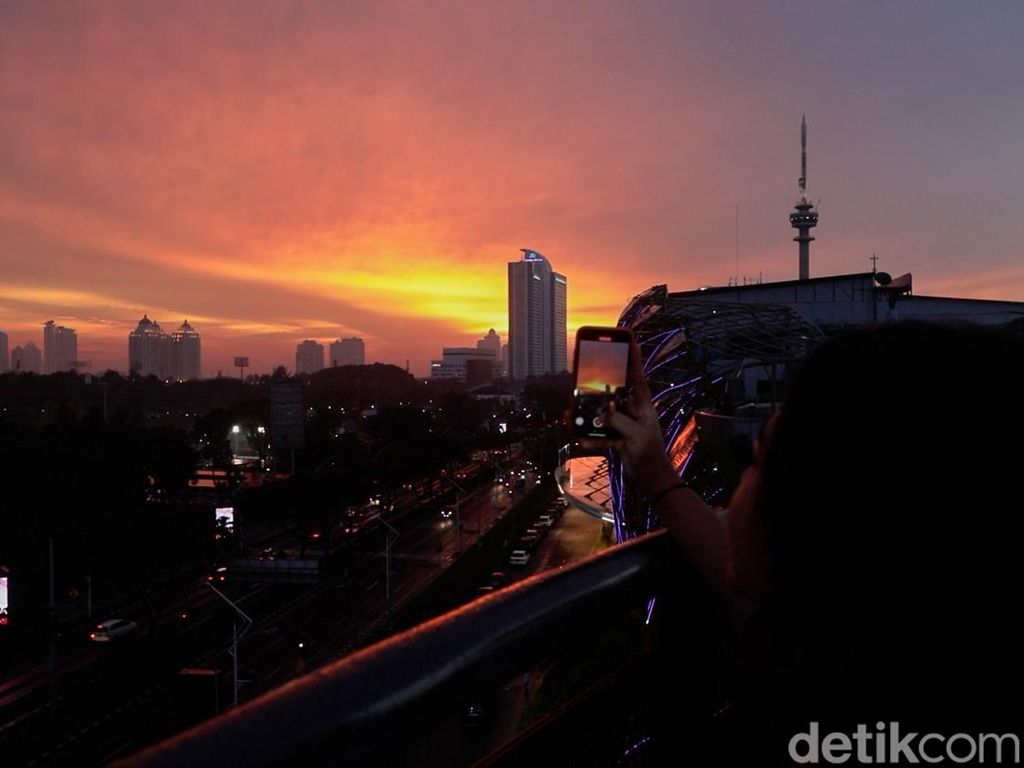 Inilah Spot di Jakarta yang Saat Ini Jadi Incaran Para Pemburu Senja