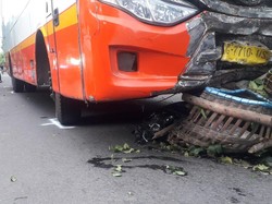 Hindari Ranting Pohon Jatuh, Pedagang di Kota Kediri Tewas Ditabrak Bus