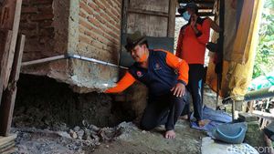 Bibir Bengawan Solo Ambles, Sekolah dan Rumah Terancam Ambruk