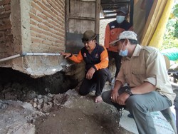 Bibir Bengawan Solo di Lamongan Sliding, Rumah Warga Terancam Ambruk