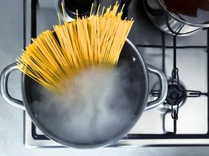 Gordon Ramsay Rebus Pasta Pakai Minyak, Warga Italia Heran Gordon Ramsay Rebus Pasta Pakai Minyak, Warga Italia Heran