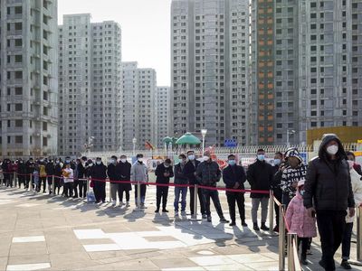 Gegara Omicron, 14 Juta Warga Kota Tianjin Jalani Tes Corona