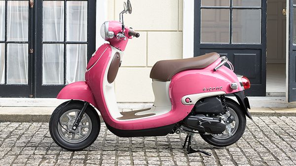 Tampang Honda Giorno, Skutik yang Iritnya Kalahkan BeAT