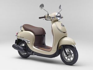 Honda Luncurkan Skutik Klasik Giorno, Iritnya Ngalahin BeAT!