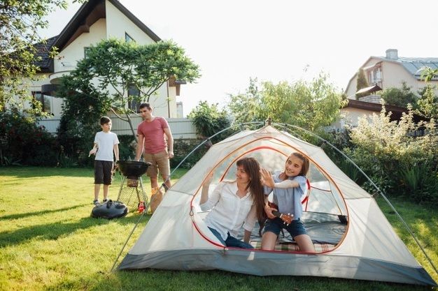 Ilustrasi camping/ Foto: Freepik.com