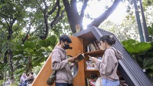 Main-main Sambil Baca Buku, ke Taman Suropati Saja Nih