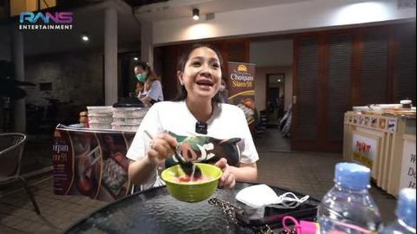 Hobi Jajan, Ini Keseruan Nagita Slavina saat Kulineran Jajarans