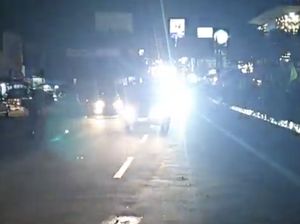 Penampakan Ramainya Jalur Puncak Arah Jakarta Malam Ini