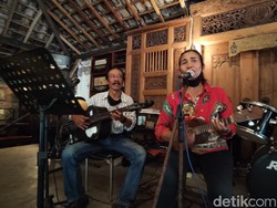 Cerita Pasutri Pengamen Keroncong yang Dipuji Addie MS: Ngamen Karena Pandemi