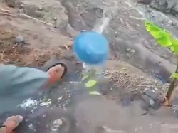 Polisi Buru Pria Penendang Sesajen di Lokasi Erupsi Semeru