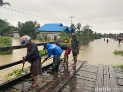 Ratusan Rumah Dikepung Banjir, Warga Jayapura Diungsikan