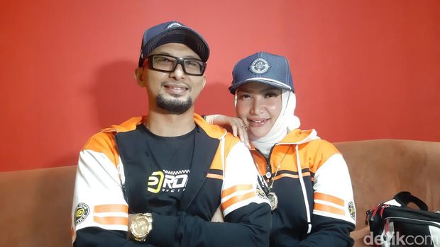 Roro Fitria dan Suami