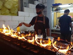 Coba Yuk Sambelan Cobek Bakar di Surabaya, Pedas Sekaligus Nikmat