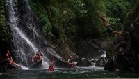 Wisata Black Canyon di Pekalongan... Pas buat Basah-basahan