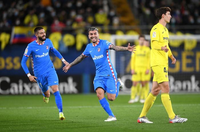 VILLARREAL, SPAIN - JANUARY 09: Angel Correa of Atletico Madrid celebrates their sides first goal during the La Liga Santander match between Villarreal CF and Club Atletico de Madrid at Estadio de la Ceramica on January 09, 2022 in Villarreal, Spain. (Photo by Aitor Alcalde/Getty Images)