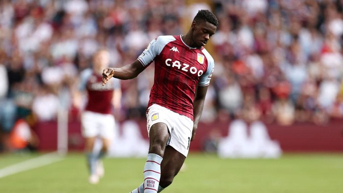 BIRMINGHAM, ENGLAND - AUGUST 28: Axel Tuanzebe of Aston Villa runs with the ball during the Premier League match between Aston Villa  and  Brentford at Villa Park on August 28, 2021 in Birmingham, England. (Photo by Ryan Pierse/Getty Images)