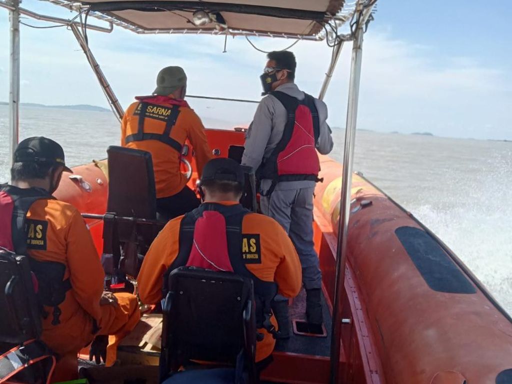 Bakamla Evakuasi Jasad Nelayan Hilang Saat Cari Udang di Perairan Kepri