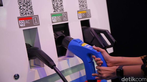 Wow! Stasiun Pengisian Kendaraan Listrik Hadir di Kantor Bank Mandiri