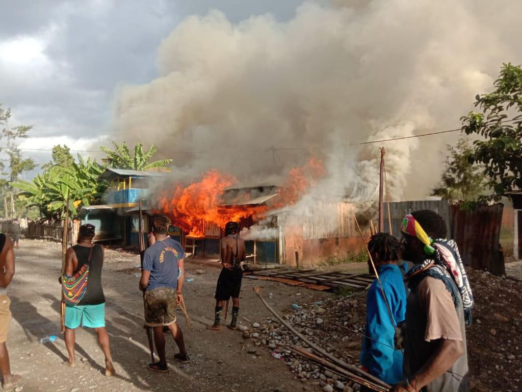 Konflik Warga di Papua Berdamai dengan Denda Rp 2,5 M dan 20 Ekor Babi Konflik Warga di Papua Berdamai dengan Denda Rp 2,5 M dan 20 Ekor Babi