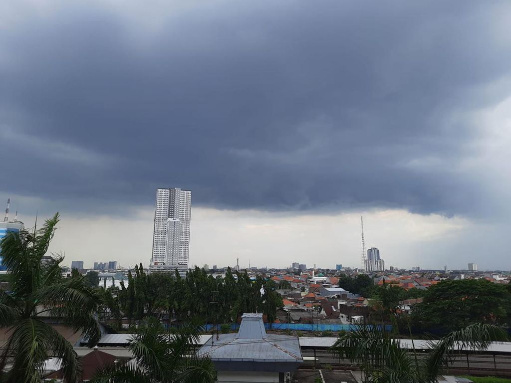 Surabaya Sering Mendung Tapi Jarang Hujan, Sebenarnya Masuk Musim Apa?
