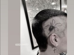 Demi Lovato Pamer Gaya Rambut Botak Usai Direhab, Ada Laba-laba di Kepalanya