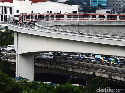 Diuji Coba, Kereta LRT Jabodebek Sukses Lintasi Kawasan Rasuna Said