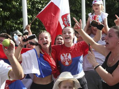 Banding Djokovic Dikabulkan, Pendukungnya Suka Cita